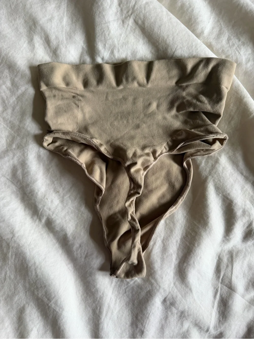 SKIMS Seamless Sculpt Mid Waist Thong in Clay Small